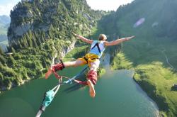 德布劳内重要时刻夺冠，TES带队取胜！热度持续攀升